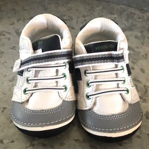 KIDS STRIDE RITE SRT SM ARTIE Size 5.5M